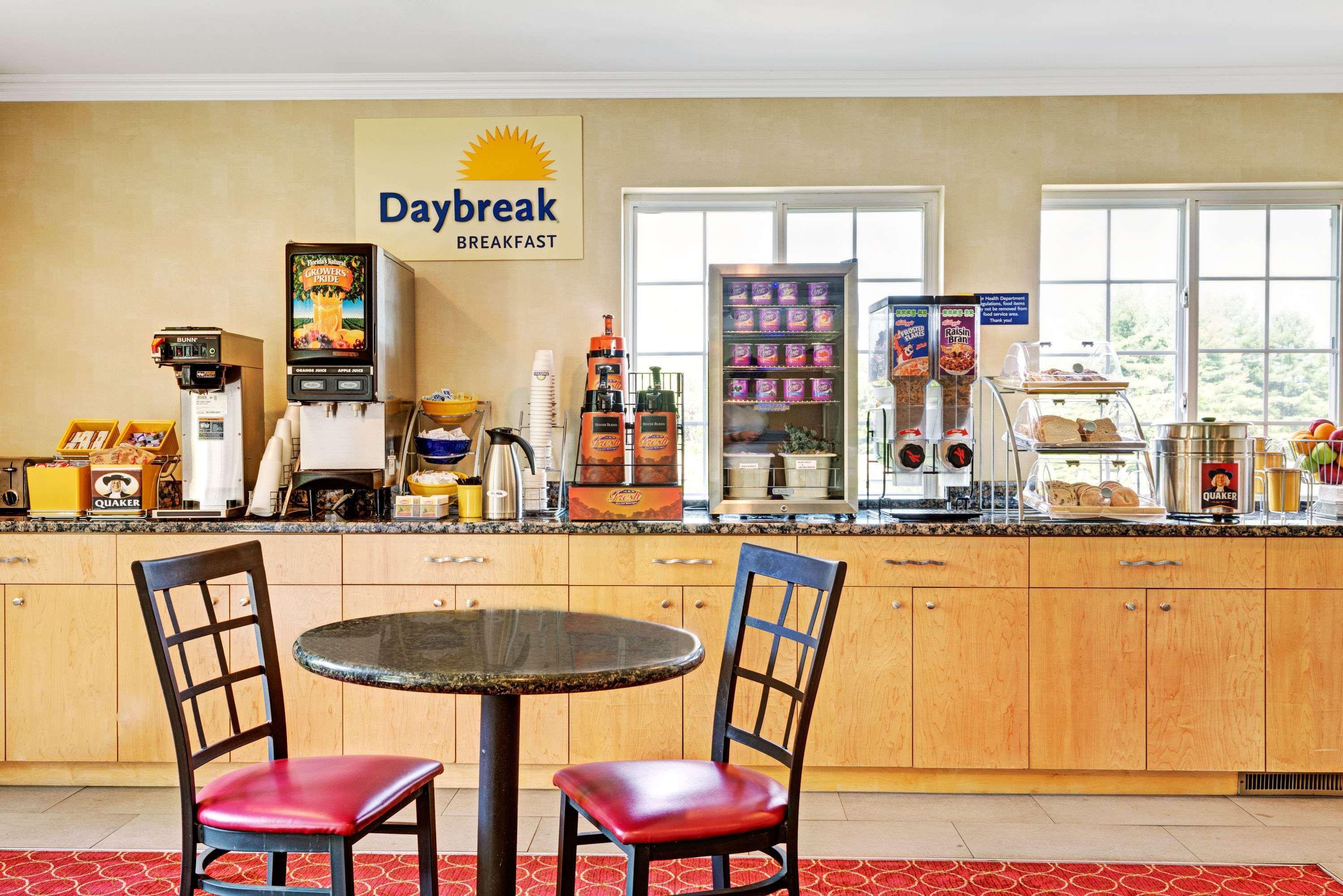 Econo Lodge Bethel - Danbury Kültér fotó